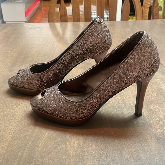 Sparkly brown sequinned high heels - Picture 2 of 5